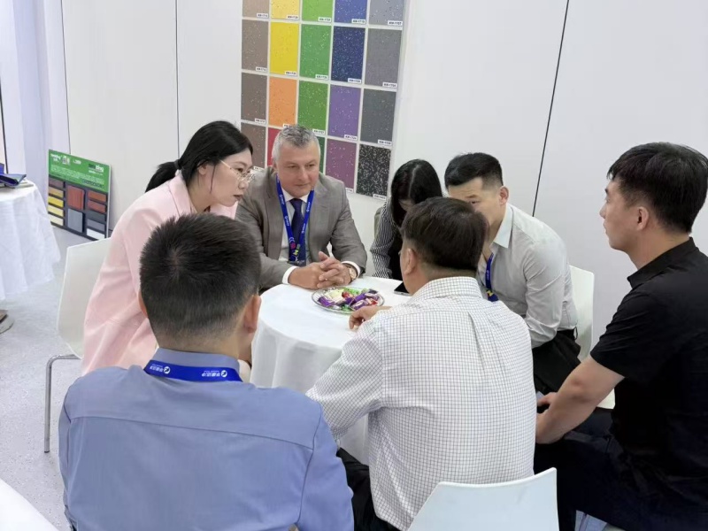 雙展閃耀！大巨龍地膠領銜亮相雙盛會 大巨龍 pvc 地膠賦能多元場景新升級