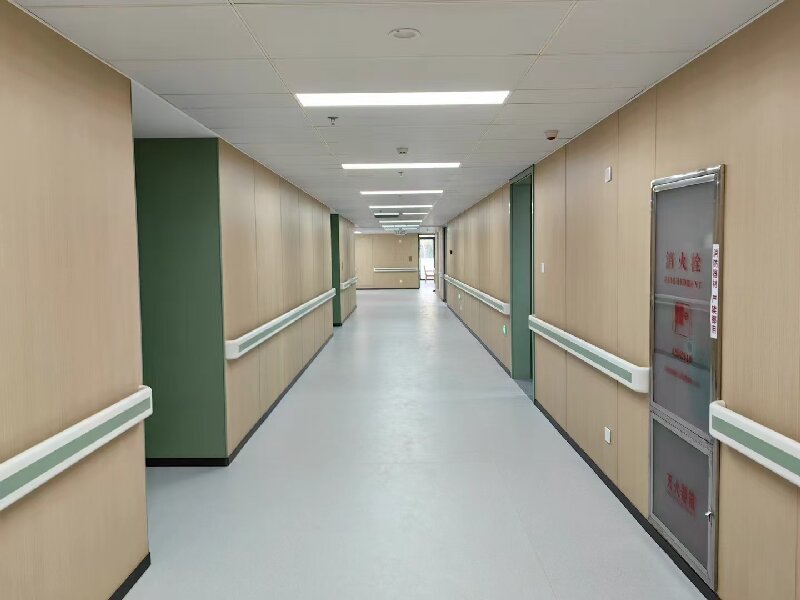 醫(yī)用同質(zhì)透心PVC地板為何成為三甲醫(yī)院地面首選？