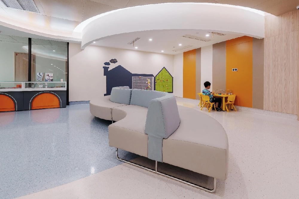 醫院 pvc 地板廠家推薦：大巨龍抗菌防滑地板，筑牢醫療空間安全防線