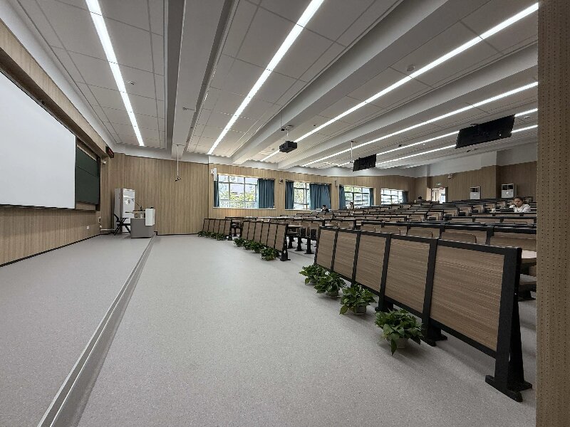 學校塑膠地板廠家直供！大巨龍靜音防滑地板，守護師生日常活動安全