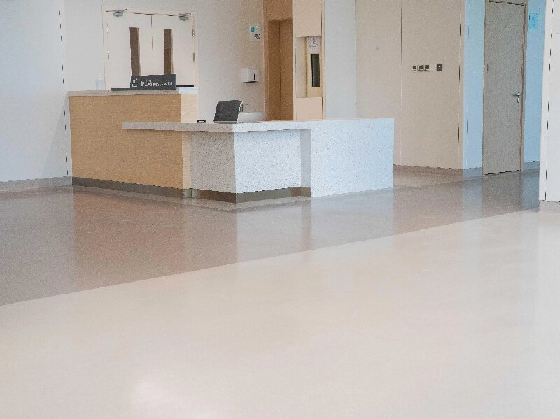 工程PVC地板采購避坑指南，大巨龍供貨周期優勢解析-拒絕延遲拖累工程