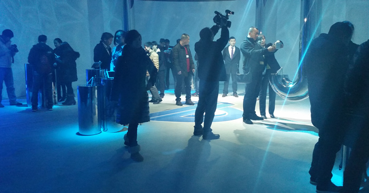 大巨龍裸眼3D產(chǎn)品展示現(xiàn)場