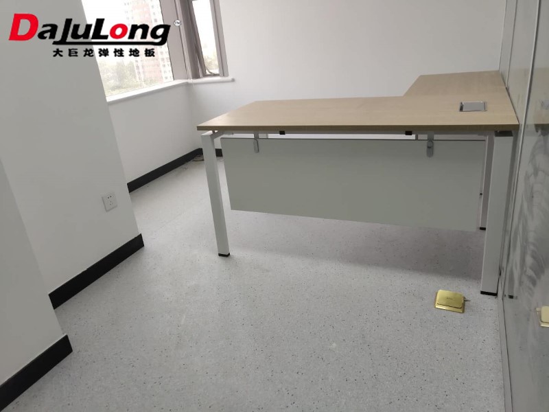 國(guó)產(chǎn)pvc卷材地板,同質(zhì)透心地板哪家好？