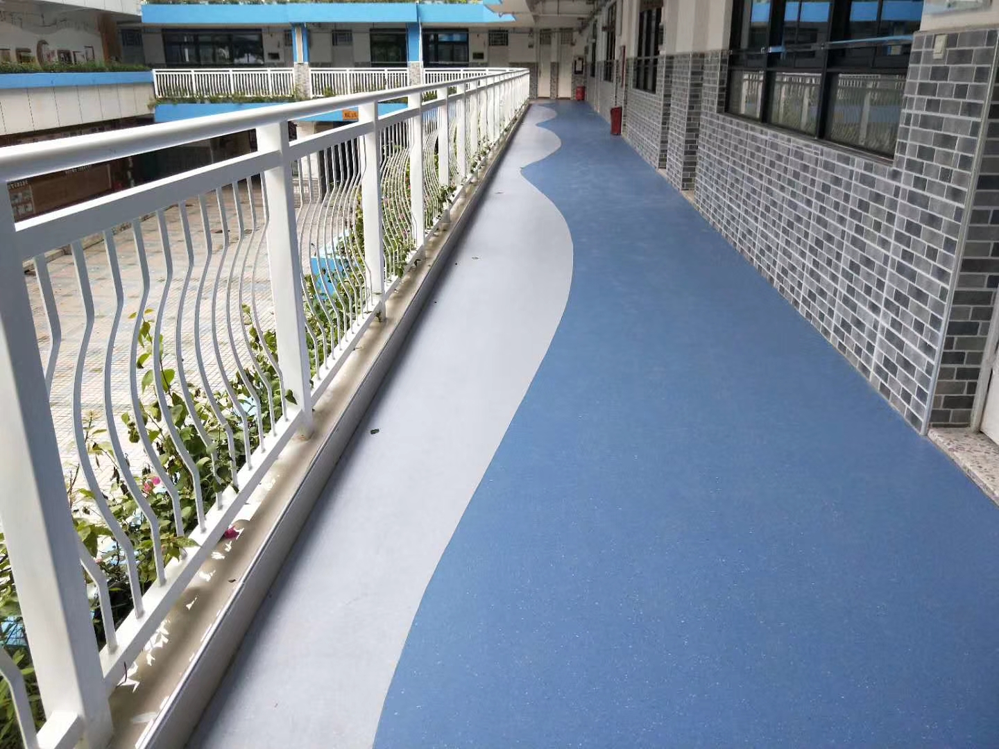 大巨龍同質(zhì)透心地板